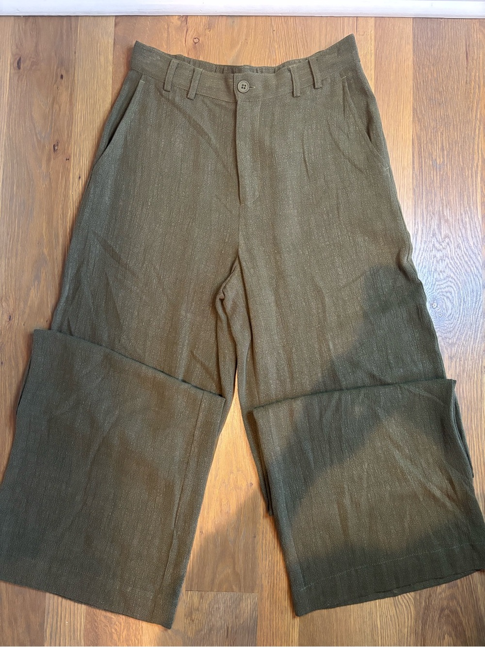Wide-Leg Chinos in Olive Green